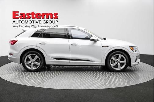 2019 Audi e-tron Premium Plus