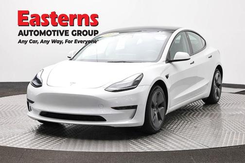 Pearl White Multi-Coat 2023 Tesla Model 3 Standard Range