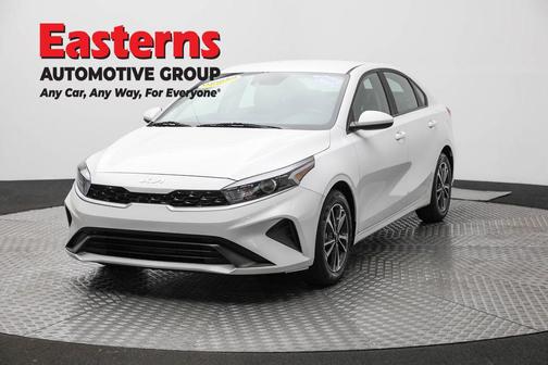 Snow White Pearl 2024 Kia Forte LXS