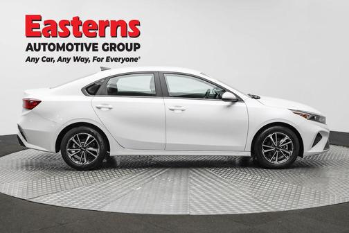 Snow White Pearl 2024 Kia Forte LXS