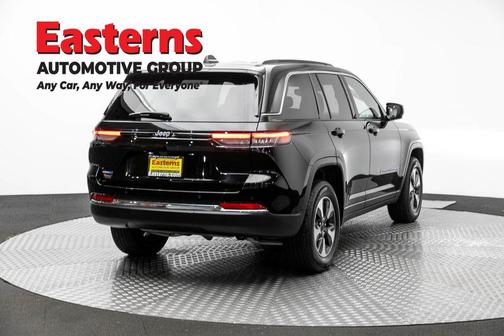 Diamond Black Crystal Pearlcoat 2024 Jeep Grand Cherokee 4xe Base