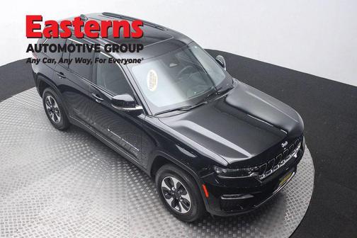 Diamond Black Crystal Pearlcoat 2024 Jeep Grand Cherokee 4xe Base