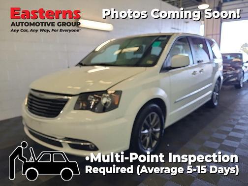 2016 Chrysler Town & Country S