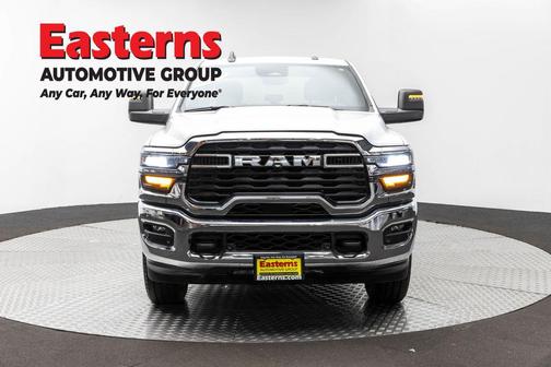 Bright White Clearcoat 2025 RAM 3500 Lone Star Crew Cab 4x4 8' Box