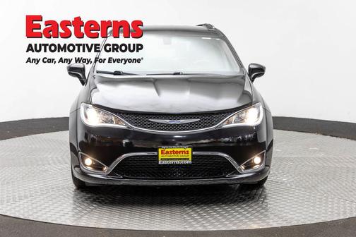 Brilliant Black Crystal Pearlcoat 2019 Chrysler Pacifica Touring L