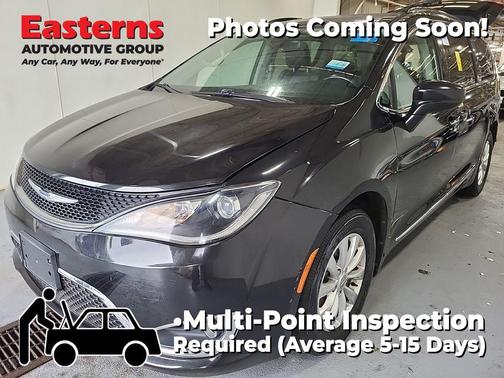 Brilliant Black Crystal Pearlcoat 2019 Chrysler Pacifica Touring L