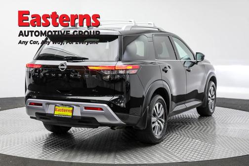 2023 Nissan Pathfinder SL FWD