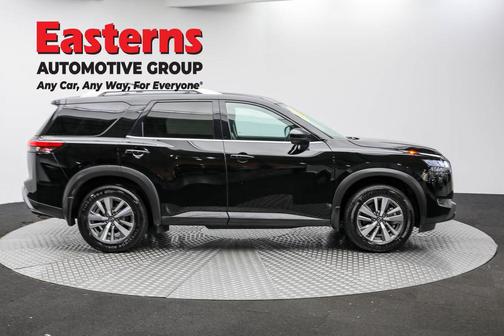2023 Nissan Pathfinder SL FWD