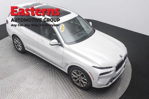 Mineral White Metallic 2023 BMW X7 xDrive40i