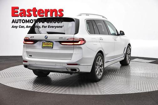 Mineral White Metallic 2023 BMW X7 xDrive40i