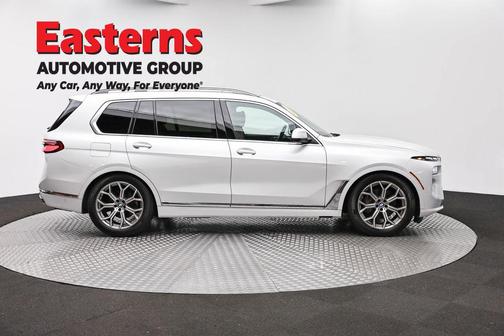 Mineral White Metallic 2023 BMW X7 xDrive40i