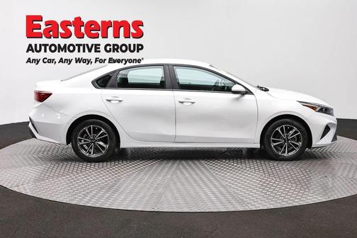 Snow White Pearl 2023 Kia Forte LXS