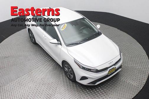 Snow White Pearl 2023 Kia Forte LXS