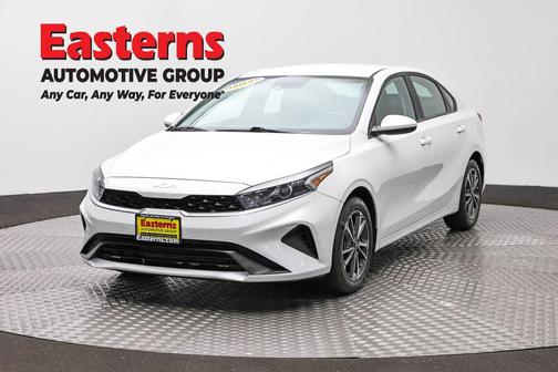 Snow White Pearl 2023 Kia Forte LXS