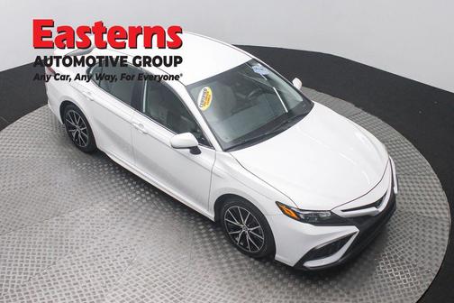 Ice 2023 Toyota Camry SE