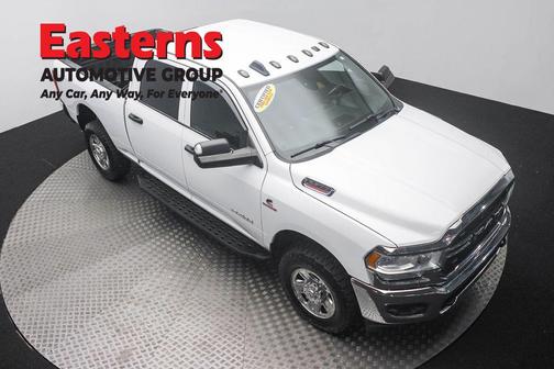 Bright White Clearcoat 2022 RAM 2500 Tradesman Crew Cab 4x4 6'4' Box