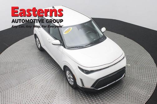 Snow White Pearl 2025 Kia Soul LX