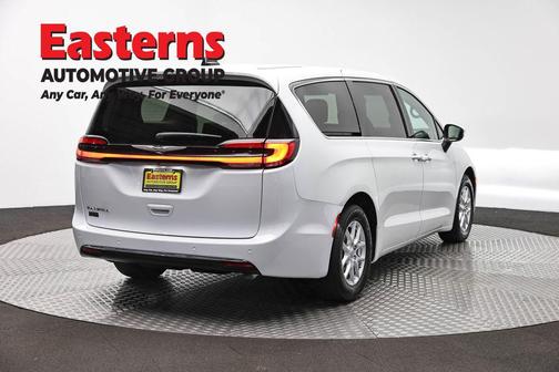 Bright White Clearcoat 2023 Chrysler Pacifica Touring L