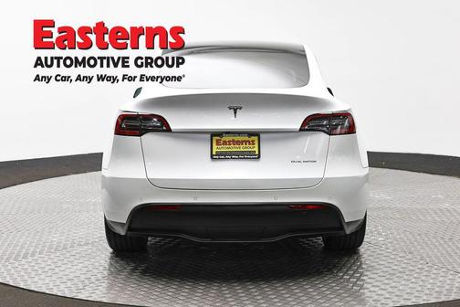 Pearl White Multi-Coat 2022 Tesla Model Y Long Range Dual Motor All-Wheel Drive