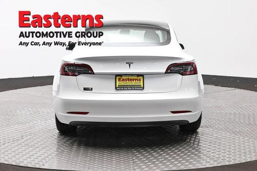 Pearl White Multi-Coat 2023 Tesla Model 3 Standard Range