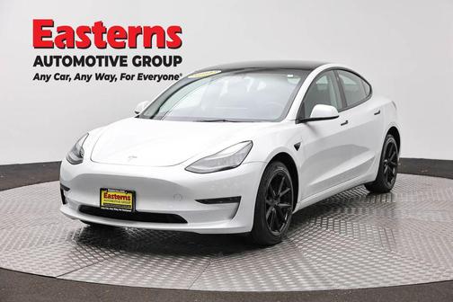 Pearl White Multi-Coat 2023 Tesla Model 3 Standard Range