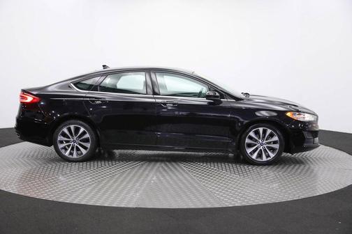 Photo 4 of 62 of 2019 Ford Fusion SE