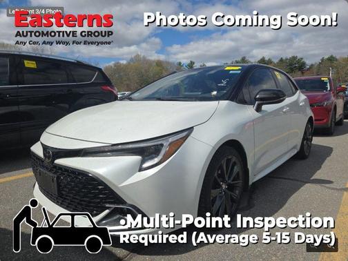 Wind Chill Pearl/Midnight Black Metallic 2024 Toyota Corolla XSE