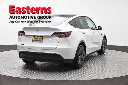 Pearl White Multi-Coat 2022 Tesla Model Y Long Range Dual Motor All-Wheel Drive