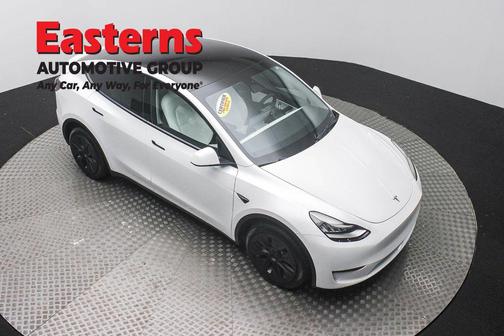 Pearl White Multi-Coat 2022 Tesla Model Y Long Range Dual Motor All-Wheel Drive