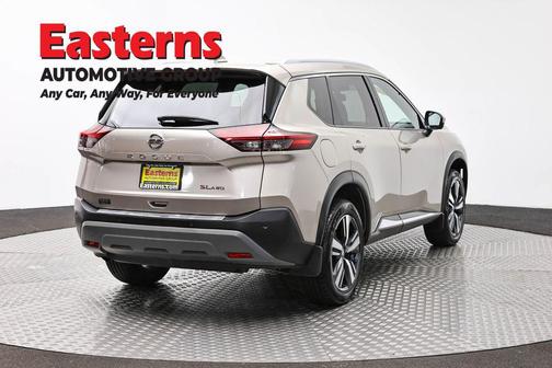 Champagne Silver Metallic 2021 Nissan Rogue SL