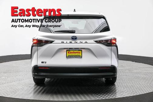 2024 Toyota Sienna LE
