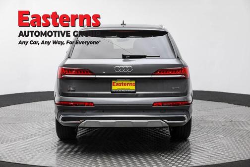 2022 Audi Q7 45 Premium Plus