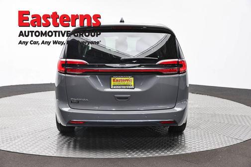 Ceramic Gray Clearcoat 2023 Chrysler Pacifica Touring L