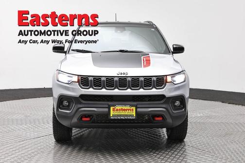 Silver Zynith Metallic Clearcoat 2025 Jeep Compass Trailhawk