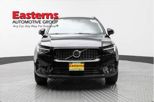 2023 Volvo XC40 B4 Ultimate Dark Theme