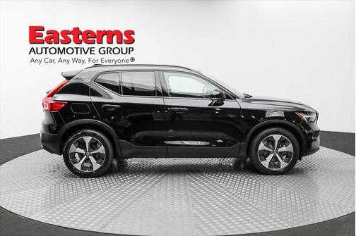 2023 Volvo XC40 B4 Ultimate Dark Theme