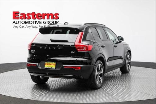 2023 Volvo XC40 B4 Ultimate Dark Theme