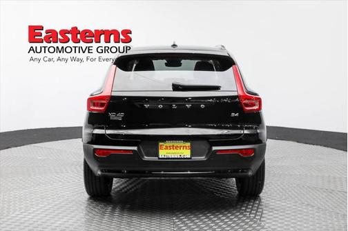 2023 Volvo XC40 B4 Ultimate Dark Theme