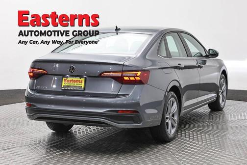 Platinum Gray Metallic 2024 Volkswagen Jetta 1.5T SE