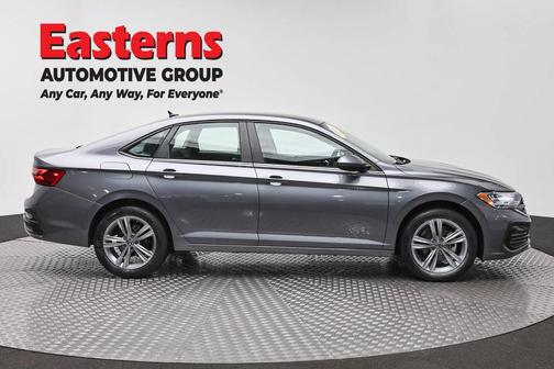 Platinum Gray Metallic 2024 Volkswagen Jetta 1.5T SE
