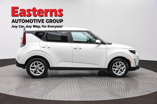 Snow White Pearl 2024 Kia Soul LX