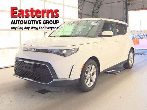 Snow White Pearl 2024 Kia Soul LX