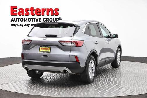 Silver Metallic 2022 Ford Escape SE