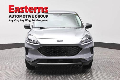 Silver Metallic 2022 Ford Escape SE