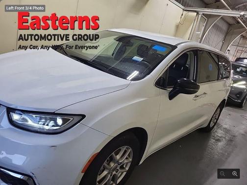 Bright White Clearcoat 2024 Chrysler Pacifica Touring L