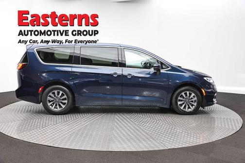 Fathom Blue Pearlcoat 2023 Chrysler Pacifica Hybrid Touring L