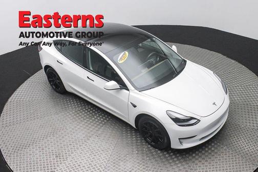 Pearl White Multi-Coat 2023 Tesla Model 3 Standard Range
