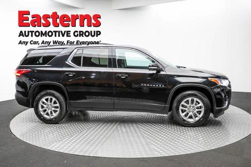 Mosaic Black Metallic 2020 Chevrolet Traverse LT Cloth