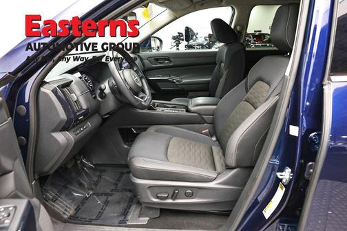 Deep Ocean Blue Pearl 2025 Nissan Pathfinder SV FWD