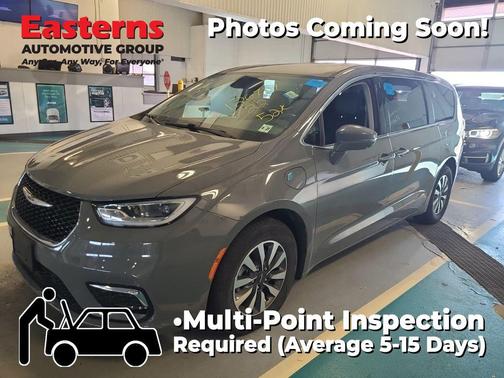 2022 Chrysler Pacifica Hybrid Touring L